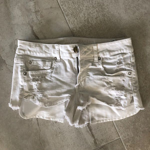 WHITE AMERICAN EAGLE SHORTIE JEAN SHORTS - SIZE 2